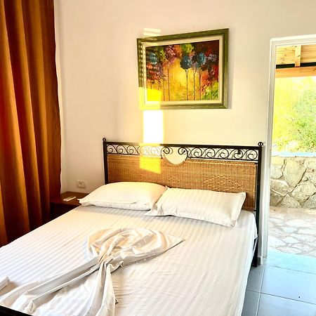 Jardin Miraculeux Hotel Himara Kültér fotó