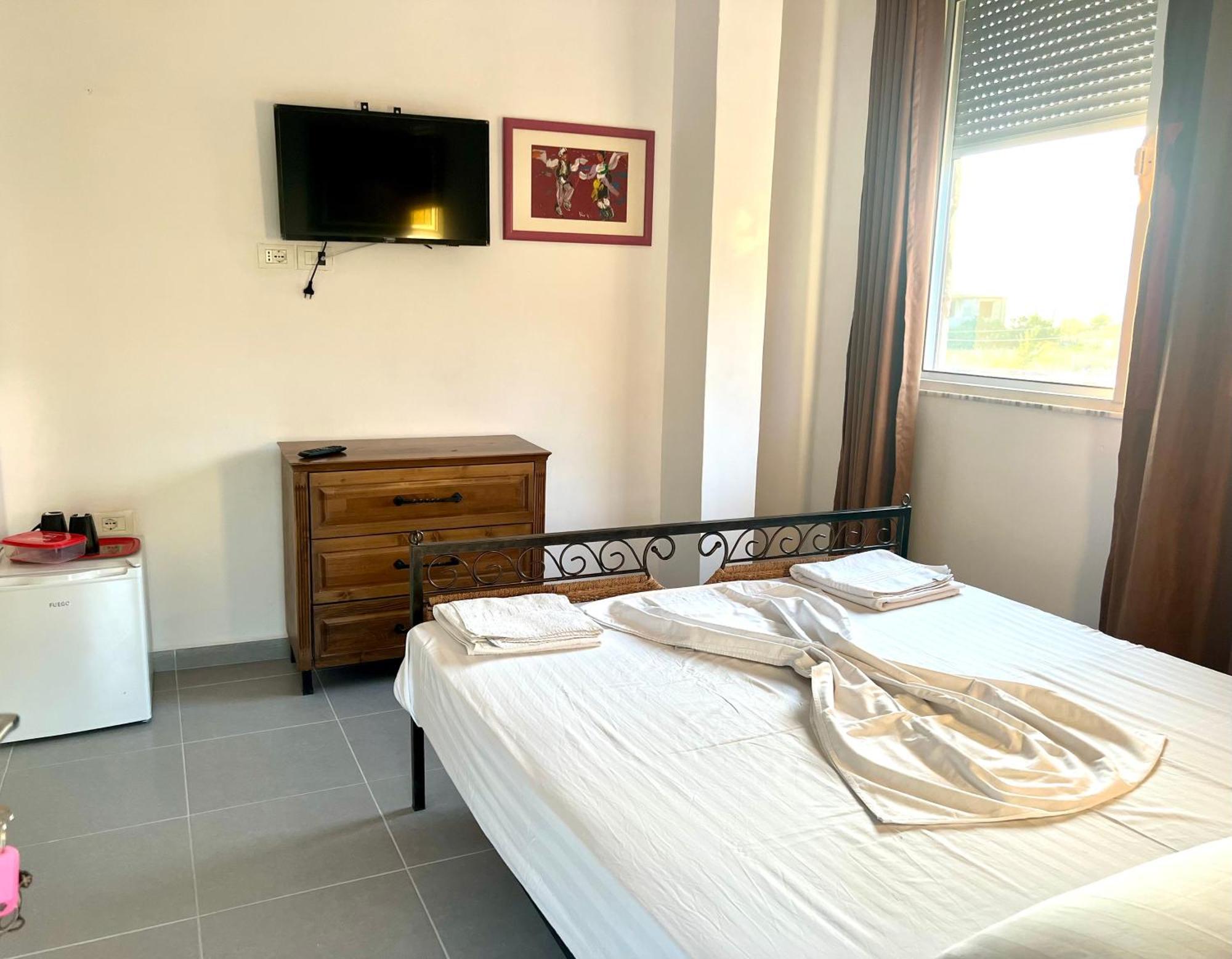 Jardin Miraculeux Hotel Himara Kültér fotó